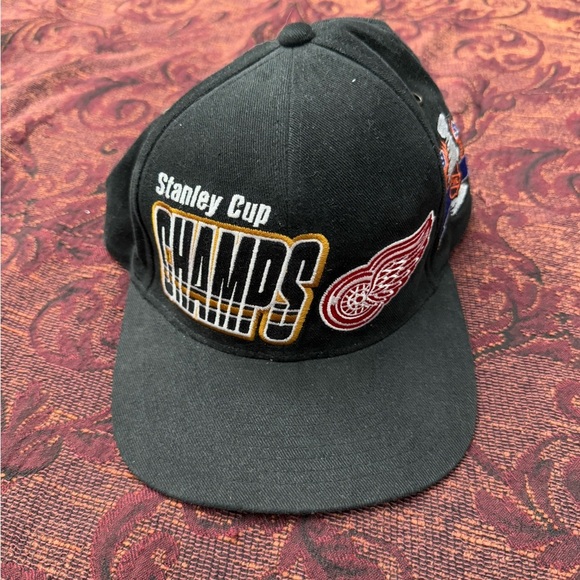 STARTER Other - NWT 1997 STARTER Detroit Red Wings Stanley Cup Champs Hat
